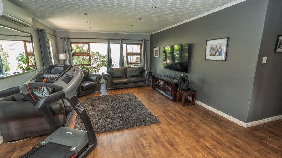 4 Bedroom Property for Sale in De La Haye Western Cape